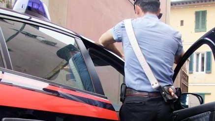 Tenta di rubare su un’auto, arrestato dai carabinieri