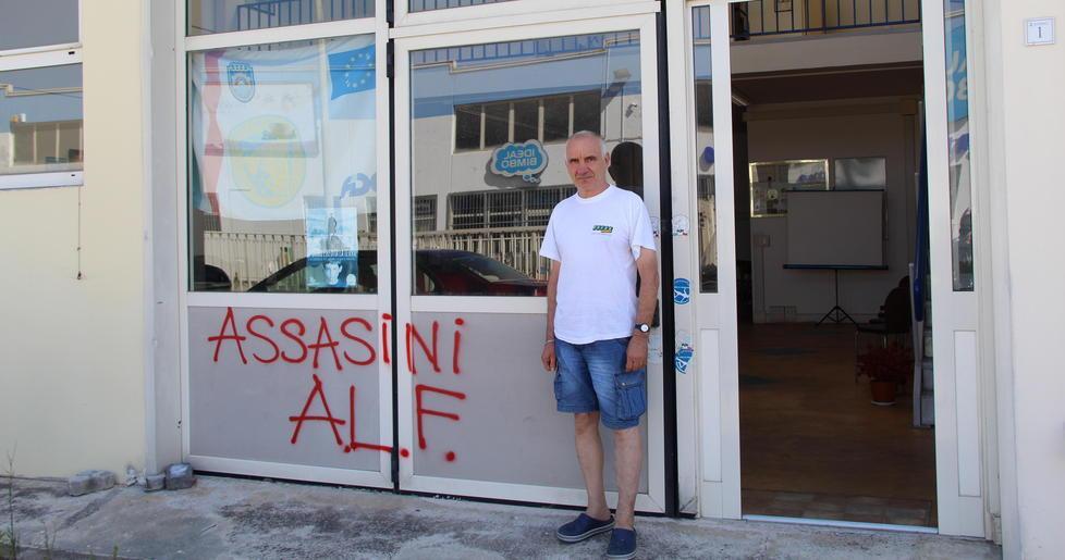 Scritta contro la Federcaccia