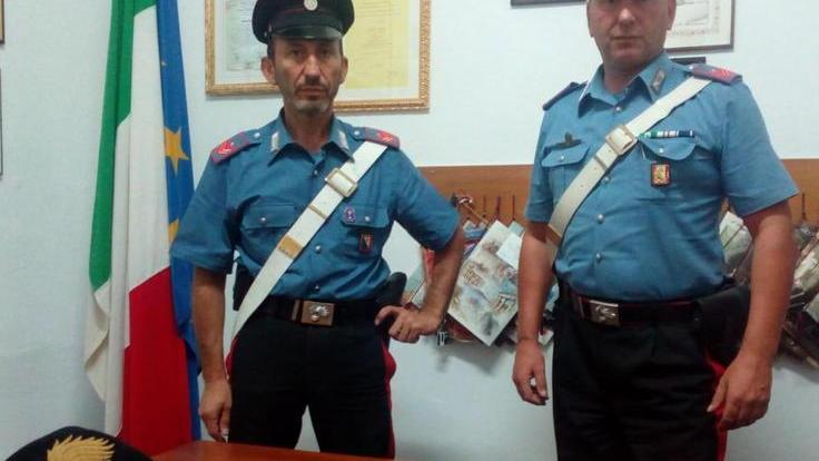 Spacciava eroina, coca e hashish i carabinieri lo scoprono e arrestano