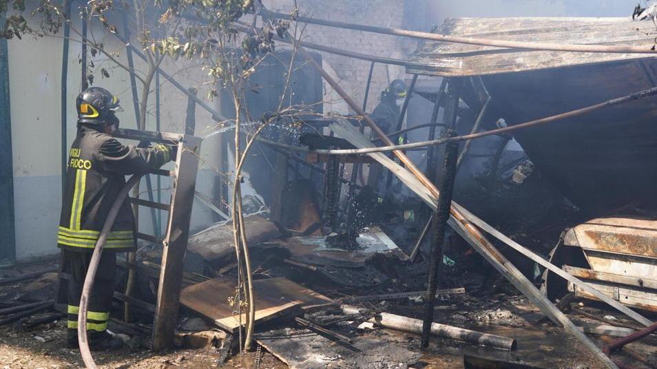 Fiamme in un condominio a Ponte a Elsa scatta l’evacuazione, tre famiglie senza casa