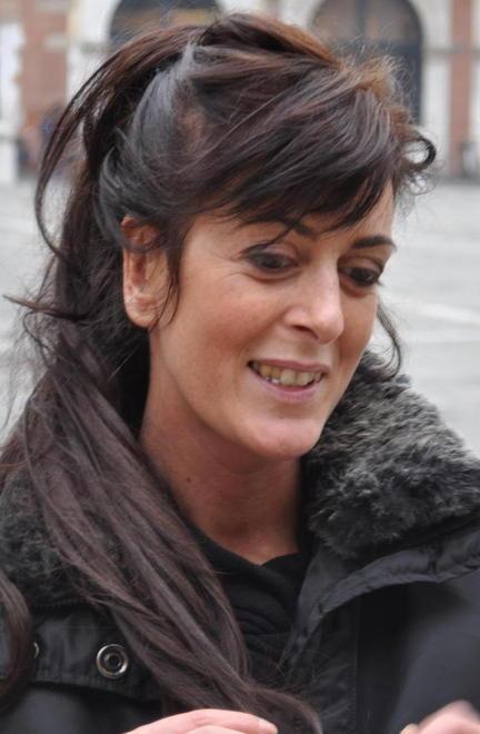 Una chiesa gremita di amici e di dolore per l’ultimo saluto a Pamela Fambrini 