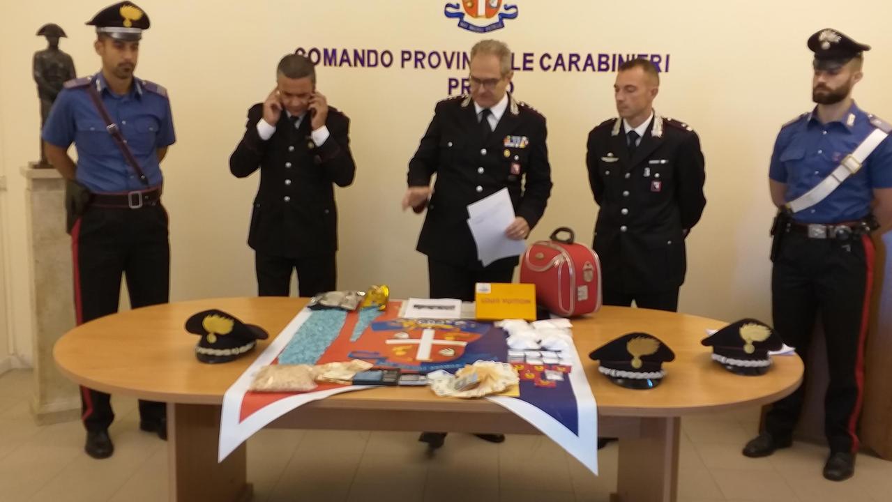 I carabinieri di Prato hanno arrestato tre cinesi per spaccio di sostanze stupefacenti e sequestrata droga per un valore di oltre 100mila euro
