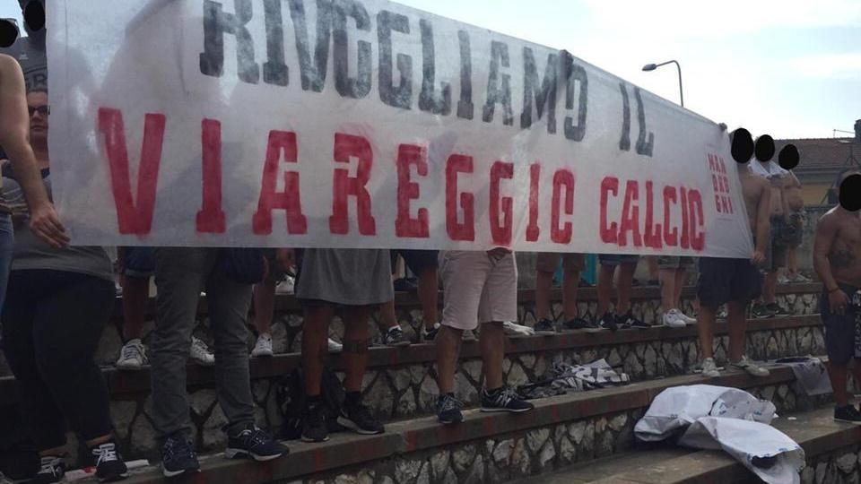 Gli ex bianconeri in coro: «Pronti a far rinascere il Viareggio calcio»