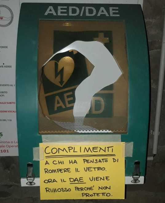 Acquabona resta senza defibrillatore, qualcuno lo ha danneggiato 