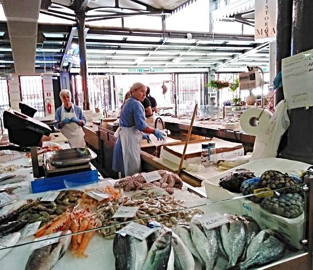 Mercato, tutto regolare nei banchi del pesce 
