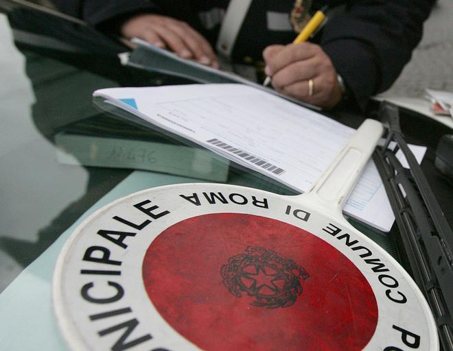 Tra i papabili anche la direttrice della biblioteca. Oppure soluzione interna