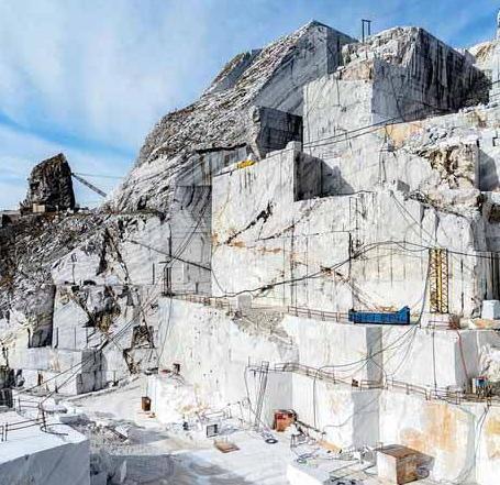 80 alfisti stregati dalle cave, tour e pranzo a “Il Poggio” 