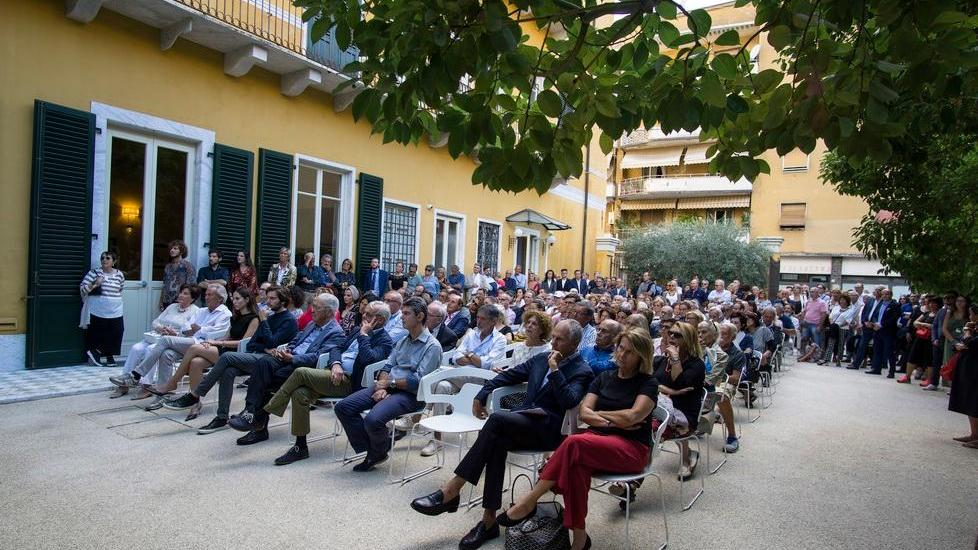 Gli sguardi e l’arte di Andrea Martinelli incantano il pubblico