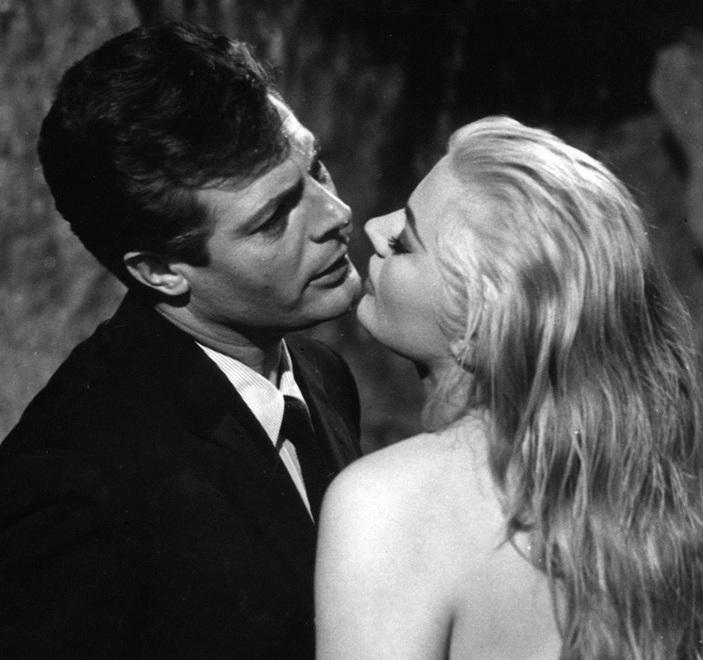 I capolavori del cinema rivivono nelle vetrine del centro storico
