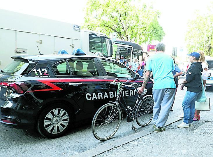 Ruba cellulare e scappa