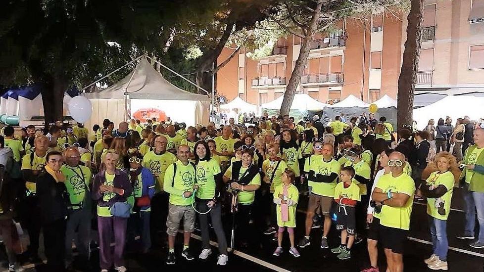 Flash fluo run fa centro In duecento alla partenza