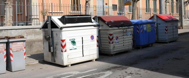 Cassonetti da svuotare: «In via Buozzi poco spazio per i camion»