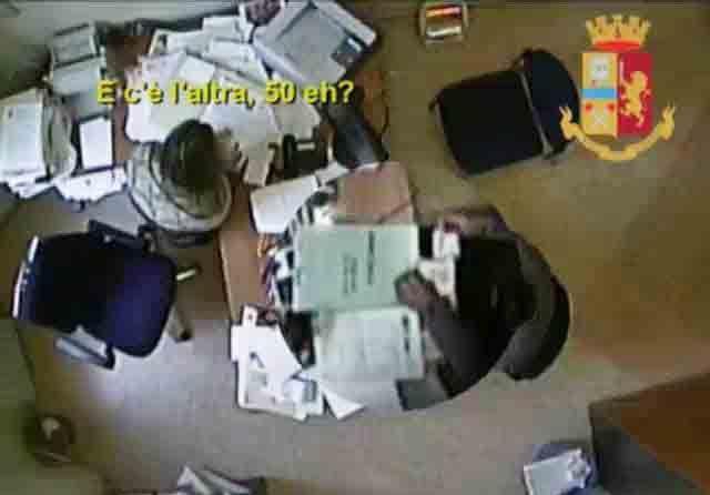 Mazzette, un imputato è sparito da mesi nel nulla 