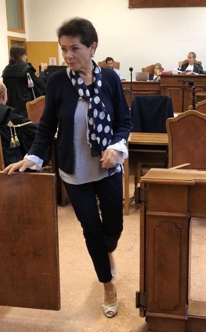 Lucia, donna sopravvissuta due volte. "Io sotto scorta, il mio carnefice libero". Stasera la fiaccolata contro i femminicidi