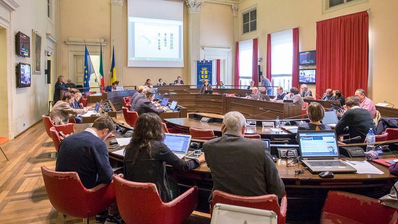 Elezioni Modena: da Facebook al gran gala dal costo di 6mila 600 euro