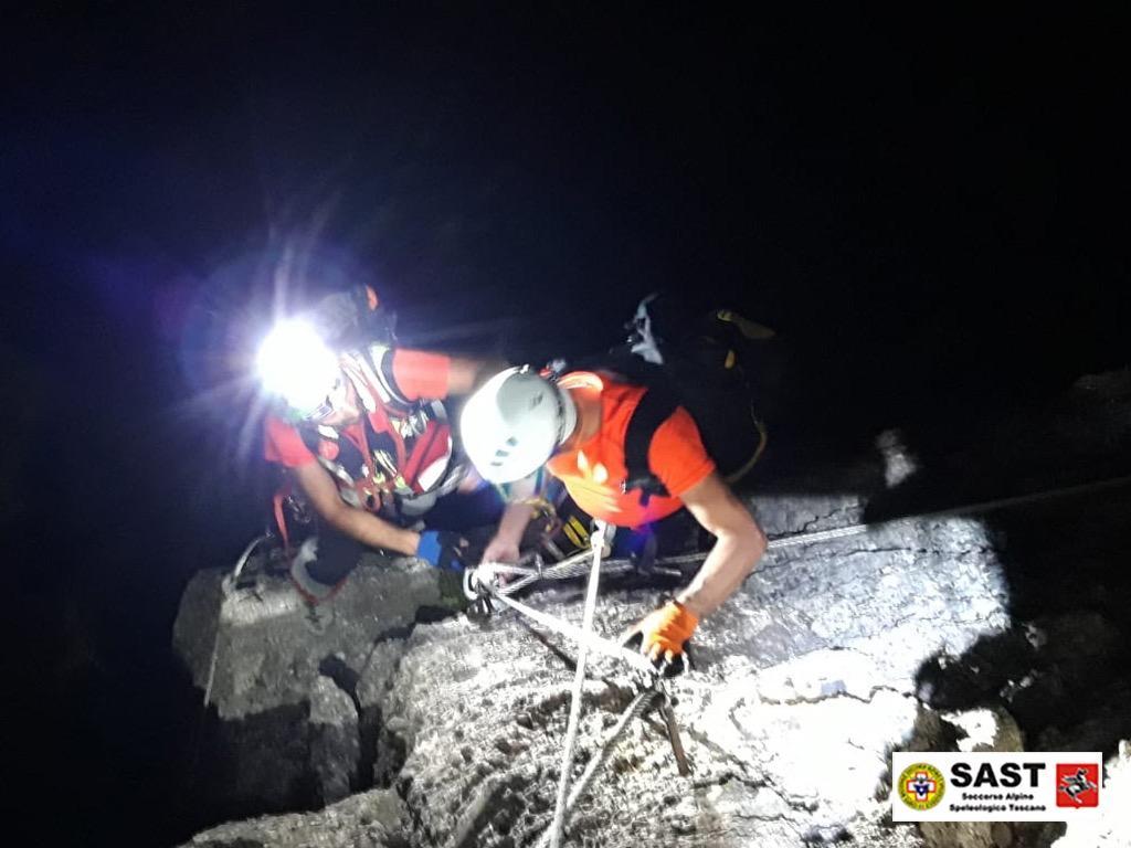 L'intervento degli uomini del Sast sul Monte Serra