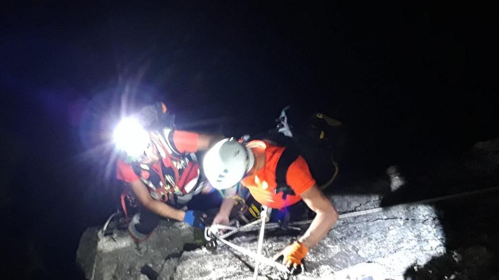 L'intervento degli uomini del Sast sul Monte Serra
