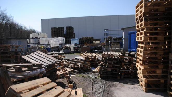 Rubano 400 pancali da un’azienda