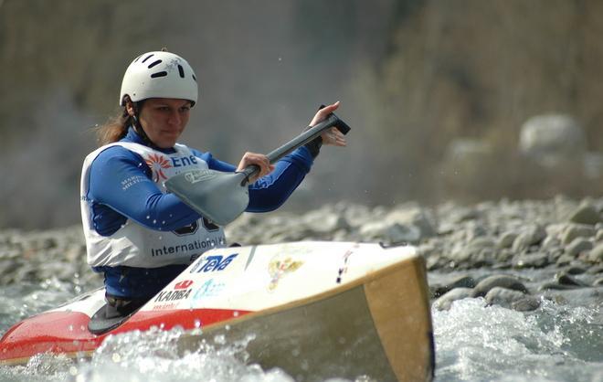 Canoa, Marlene Ricciardi alza le braccia al cielo 