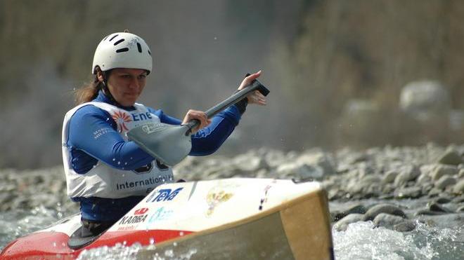 Canoa, Marlene Ricciardi alza le braccia al cielo