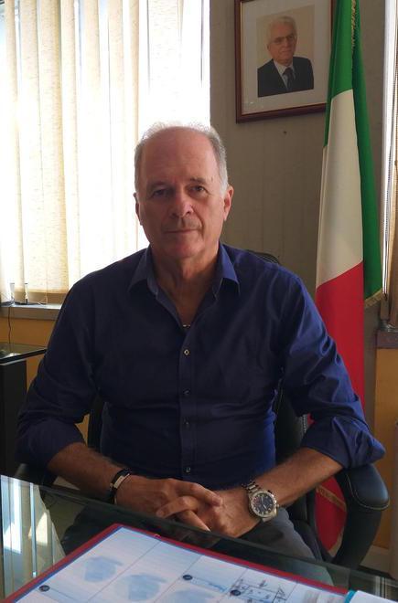 Sette scuole, tremila studenti e... i container: «Alla pensione non ci sto pensando» 