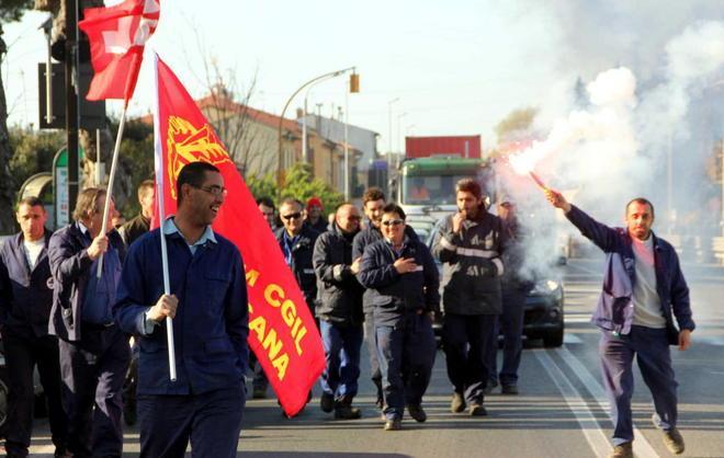 Alt alla libertà di licenziare, protesta all’Eni 