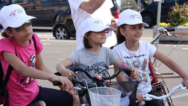 Una scuola di bicicletta per i bimbi fino a 12 anni 