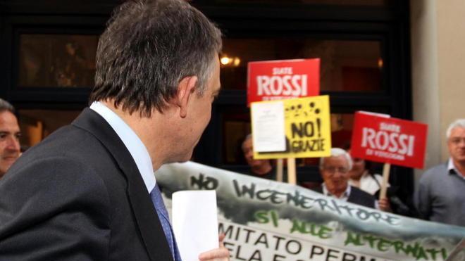 Il fronte del “no” vuol bloccare Rossi ma lui tira dritto