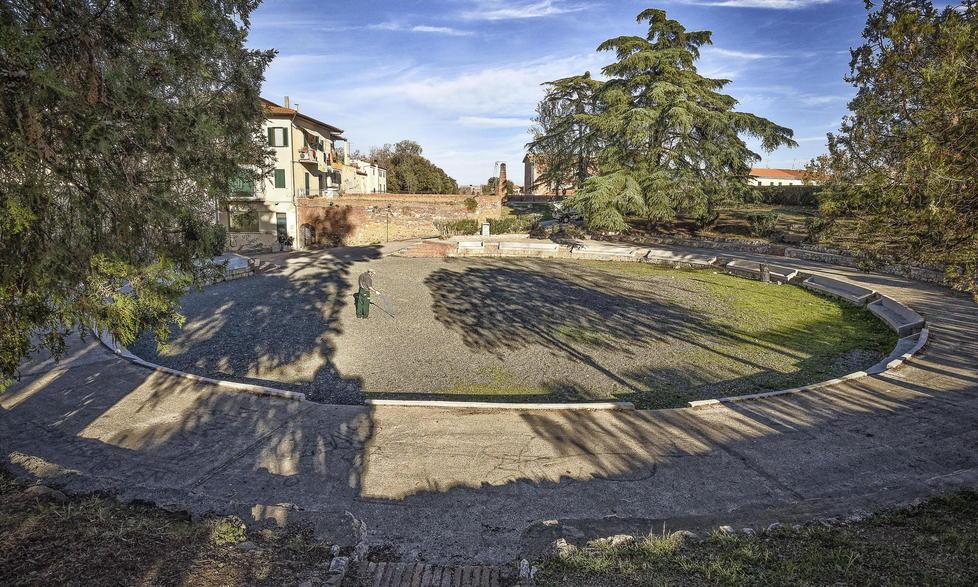 Pestata dalla baby gang di ragazzine «Hai baciato il mio uomo, ora la paghi» 