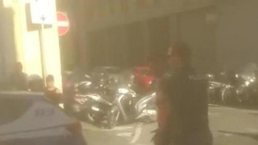 Picchia la compagna in strada arrestato per le botte agli agenti
