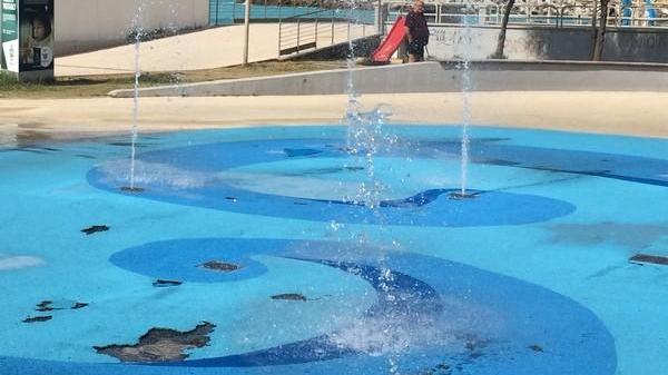 Lungomare, danneggiate panchine e fontane