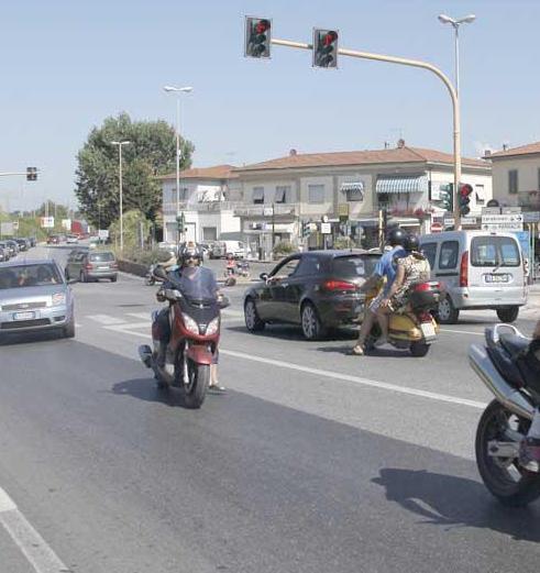«Troppi passaggi con il rosso all’incrocio di Migliarino» 
