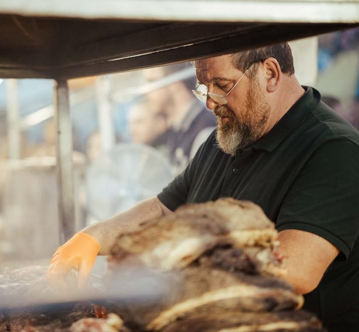 Dalla Serbia all’Argentina un gustoso giro del mondo col cibo di strada sul Corso