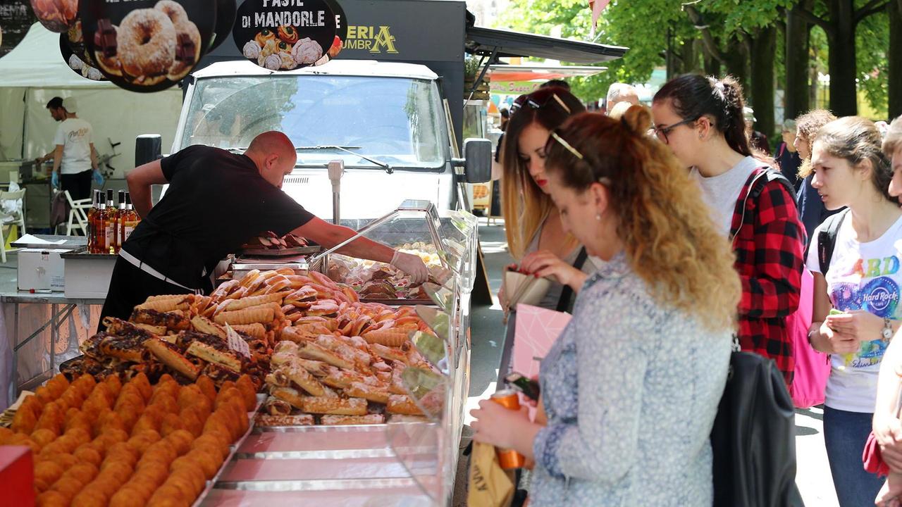 Dal canguro agli arrosticini: lo street food “globalizzato” per le strade di Cascina