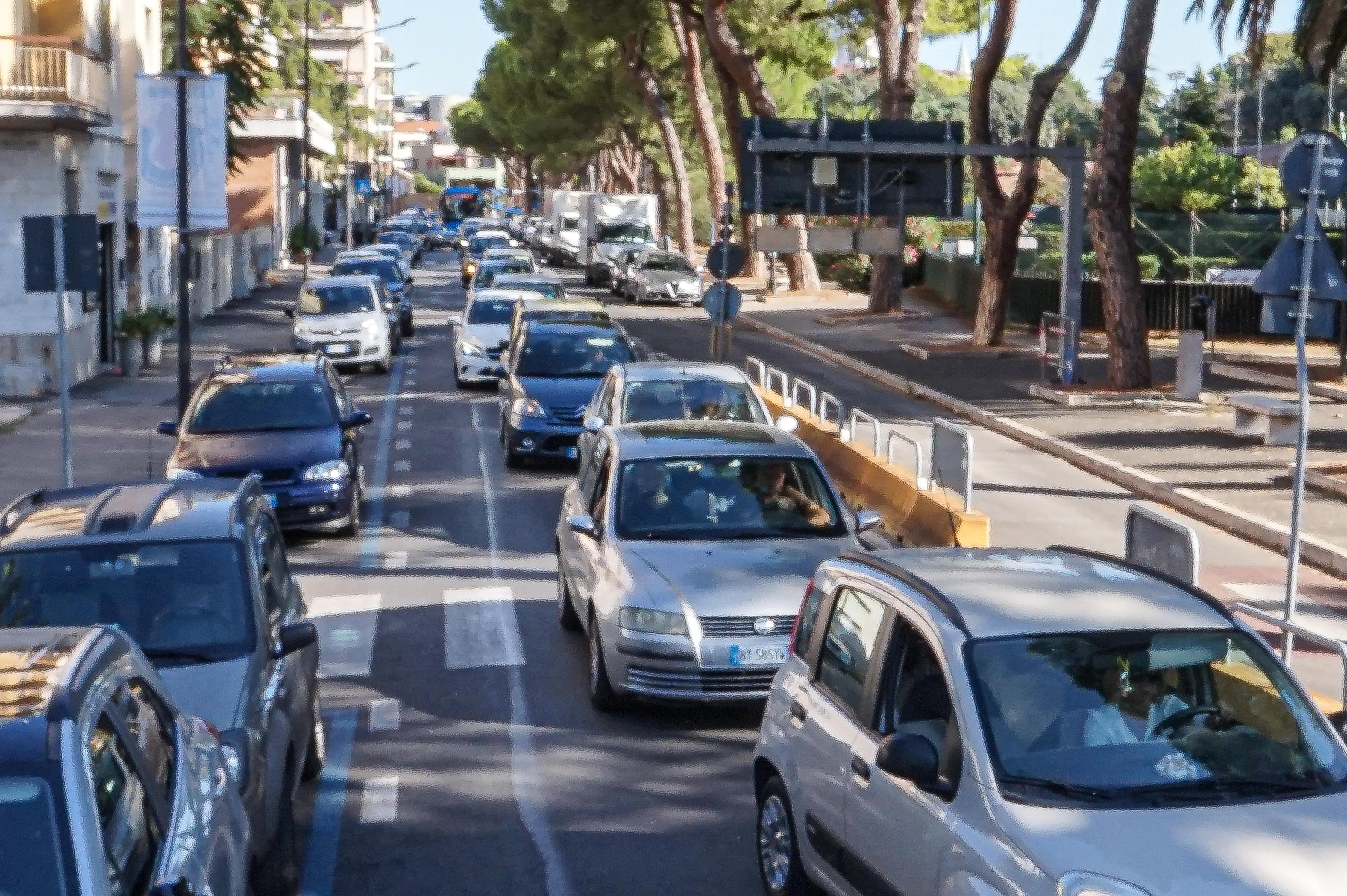 Lavori sul viale Sonnino, traffico in tilt