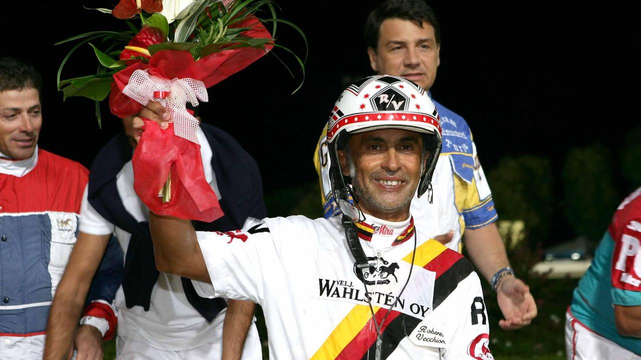 Roberto Vecchione premiato per una vittoria al Sesana (Foto Rosellini)