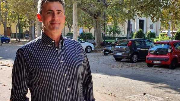 Protesta a Vada per il troppo rumore in piazza: «Limitare l’apertura dei locali»