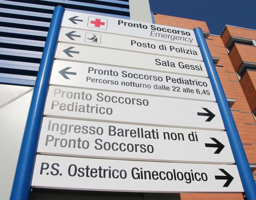 Accessi crollati al pronto soccorso: è la paura per il super batterio 