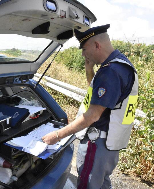 Durante un controllo beccano un ricercato