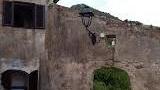 Si procede al restauro della porta a Rio Castello