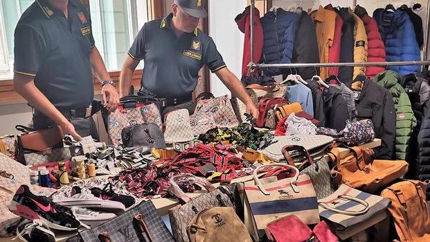 Stampavano marchi contraffatti, tre denunciati
