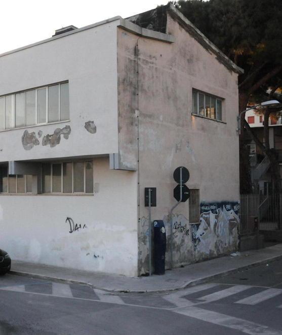 Abilmente onlus regala un servo scala alla scuola