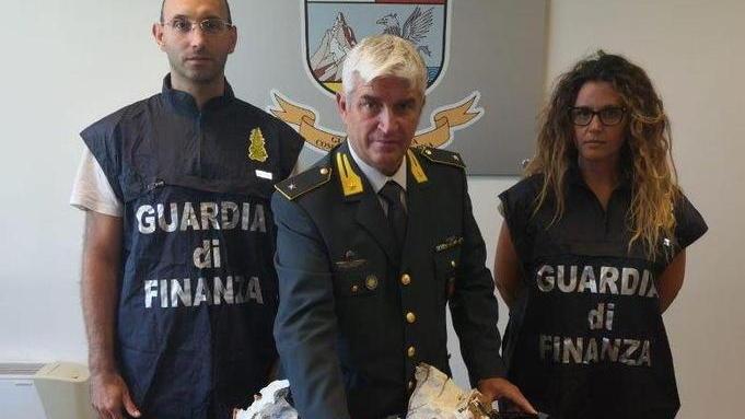 Resta in cella il ventenne trovato con l’eroina nel trolley