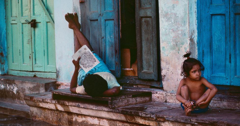 Steve McCurry, viaggio per immagini dentro il mondo intimo della lettura 