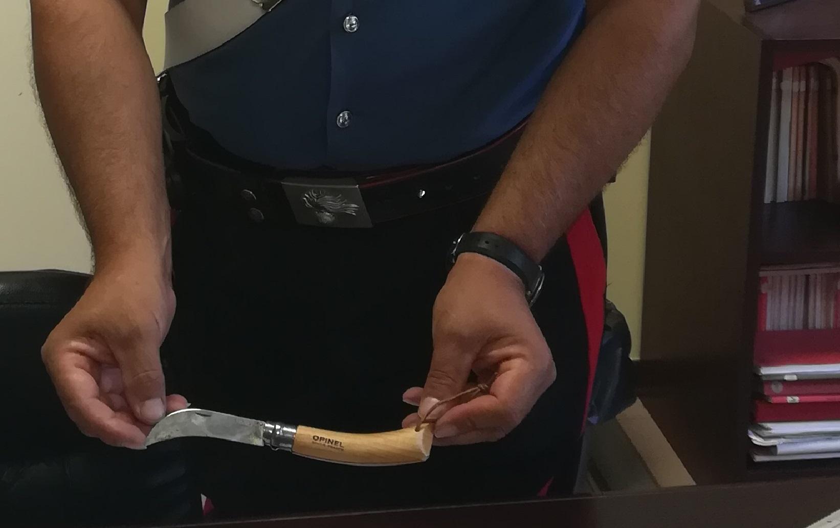 Il coltello utilizzato per la rapina