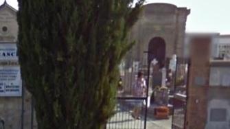Lapidi “sbagliate” al cimitero di Vicarello: rimborsi ai parenti dei defunti