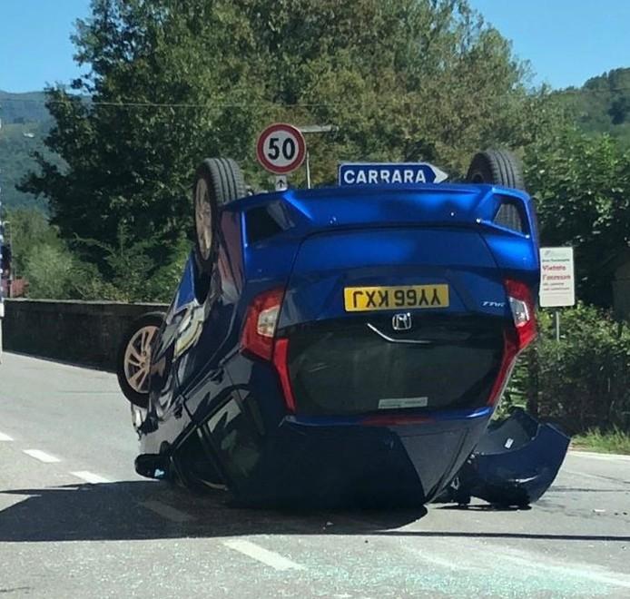 Si ribalta un’automobile lungo la strada statale, ferita un’inglese