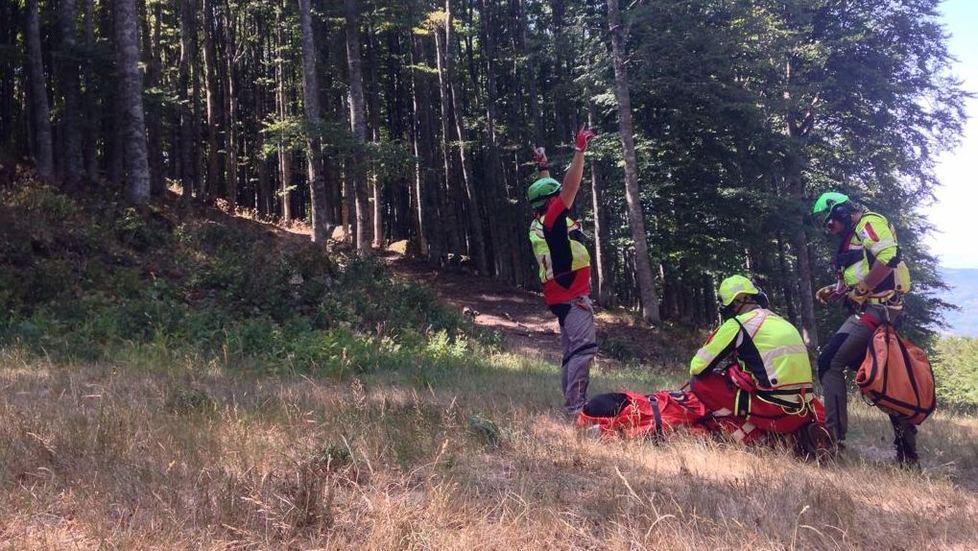 Rianimato dopo la caduta Grave fungaiolo di 77 anni 