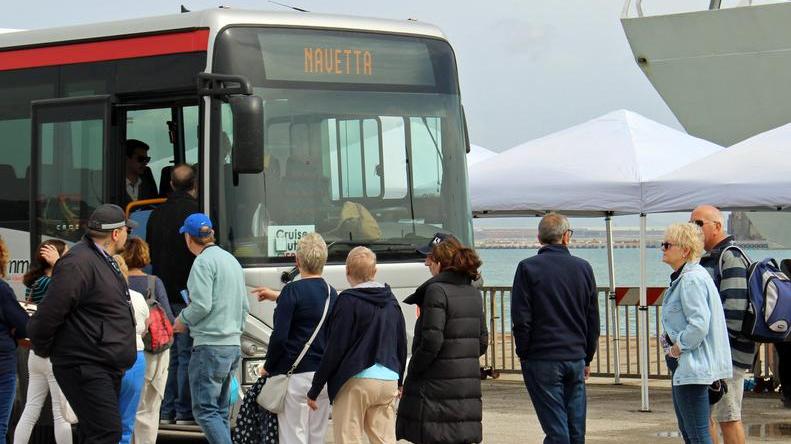 Presto biglietti a bordo del bus anche in città con carta contactless