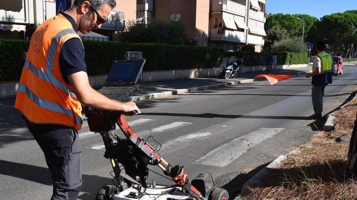 Asfaltatura in via Sonnino, traffico in tilt